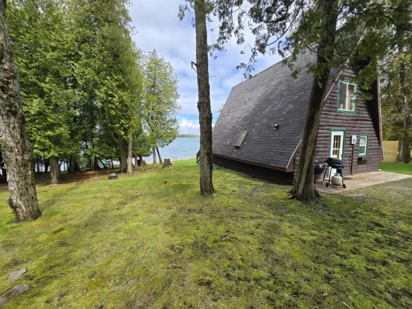 34688 S Fairbanks Point Rd, Drummond Island, MI 49726