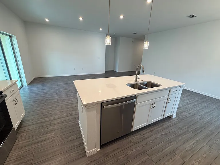 405 Eventide Ave — Photo 8