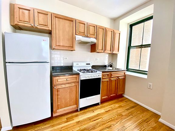 3rd image of 509 E 78th St APT 1C
