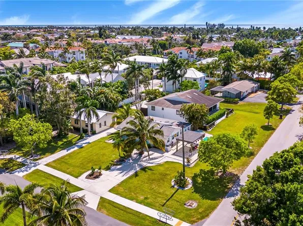 560 9th AVE S, NAPLES, FL 34102