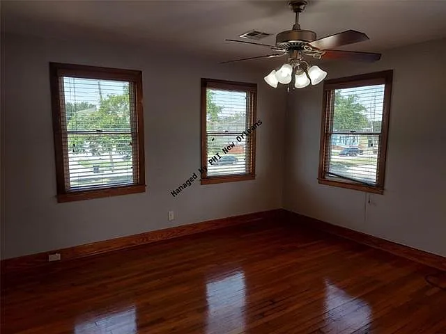 2 bed, 1.0 bath, 1000 sqft, $1,300 — Photo 2