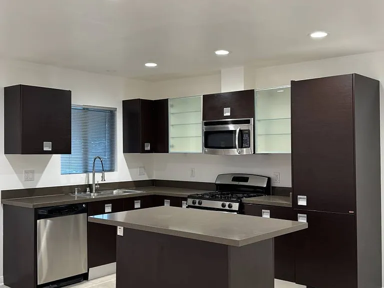 9100 Whitworth Dr — Photo 11