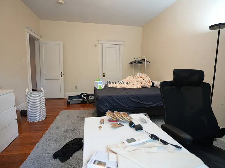22 Euston St #5 — Photo 6