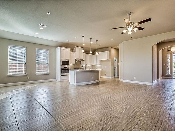 4th image of 1109 Putman Dr