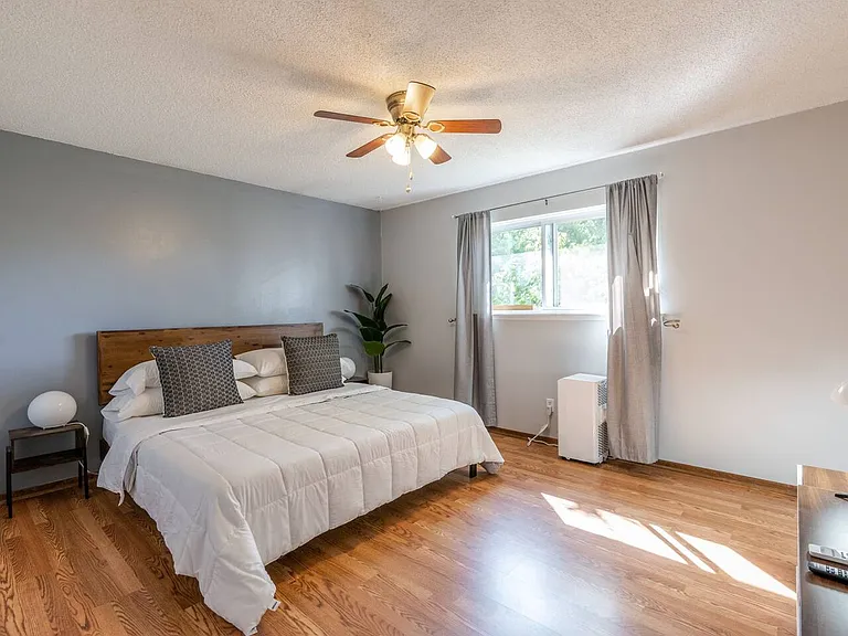 2817 Alcazar St NE — Photo 11