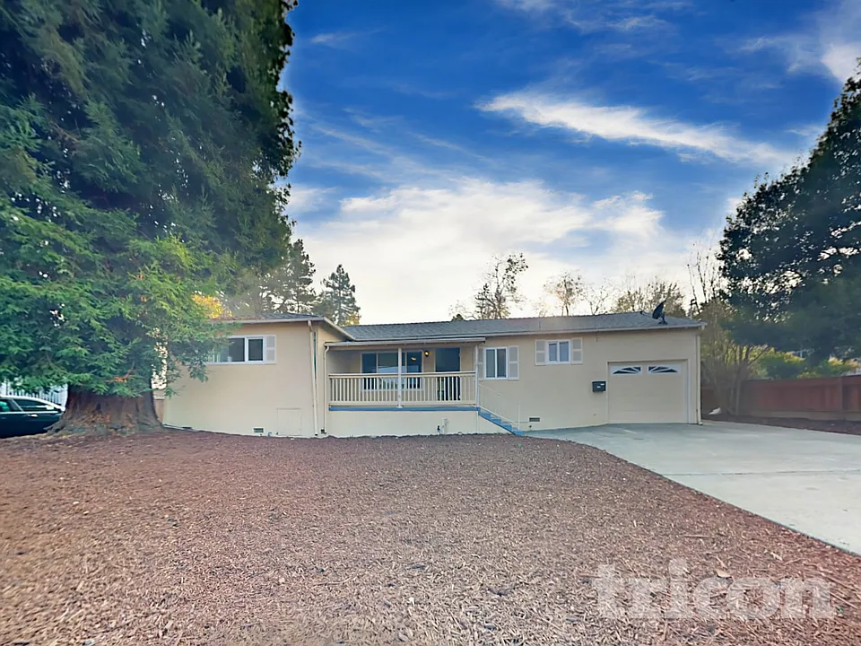 783 Manor Rd