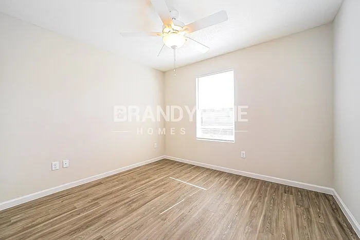558 Kit St — Photo 22