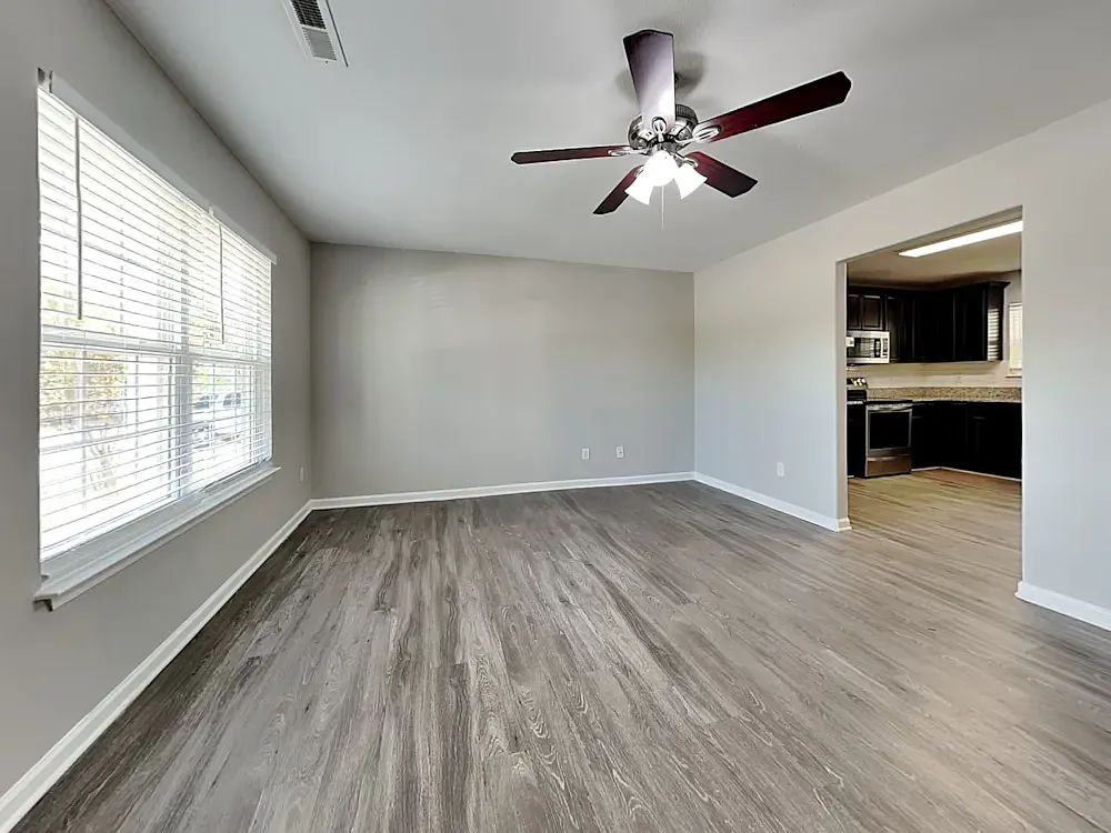 4 bed, 2501 sqft, $1,335 — Photo 3