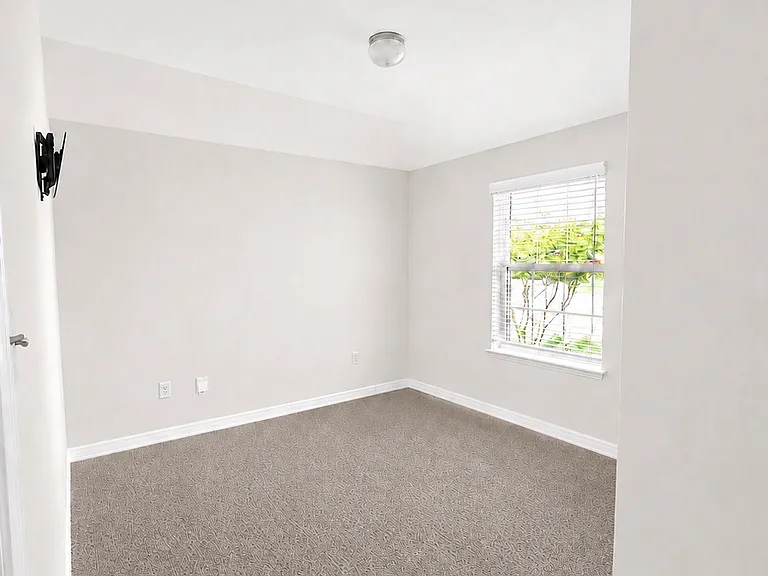 3903 Pioneer Dr — Photo 13