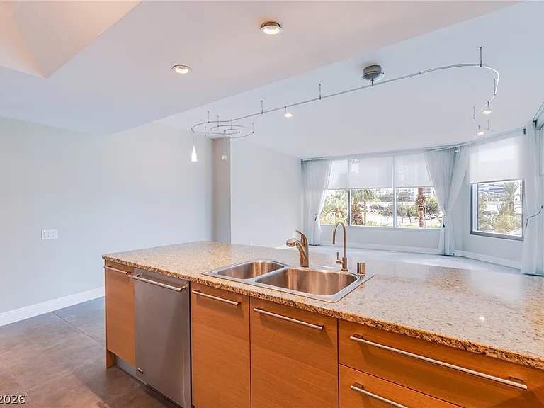 222 Karen Ave #201 — Photo 6