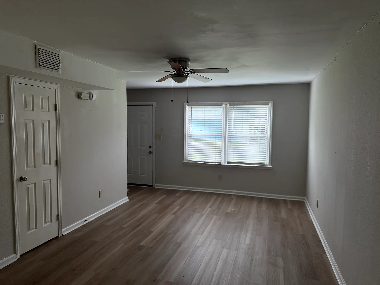 2 bed, 1.5 bath, 925 sqft, $1,149 — Photo 4