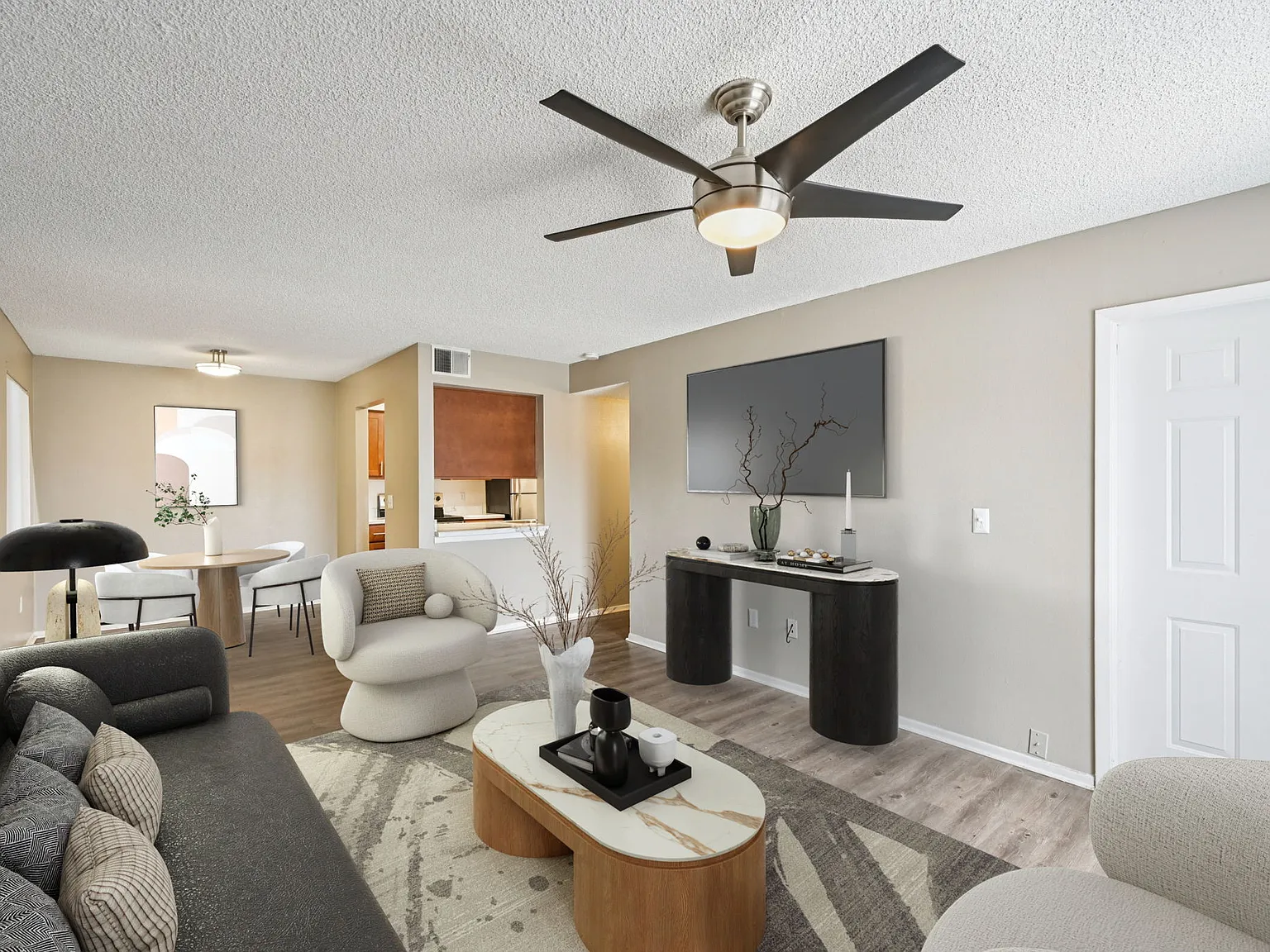 Aaron Lake Apartments — Photo 4