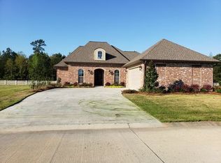6540 White Oleander Dr E, Lake Charles, LA 70605