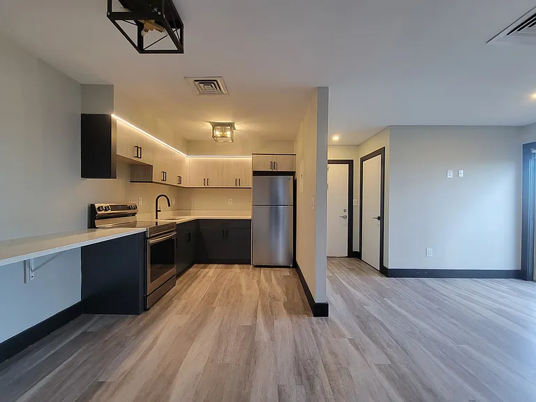 8-12 South Blvd #202 — Photo 2