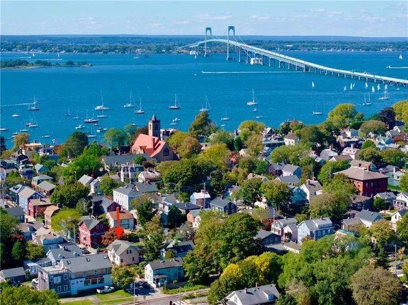 21 Elm St, Newport, RI 02840
