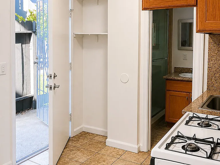 Pruneyard Garden Apartments — Photo 25