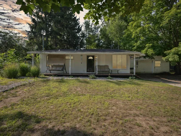 607 W Dodge St, Greenville, MI 48838