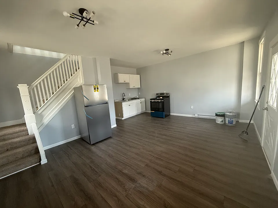 225 Main St #3