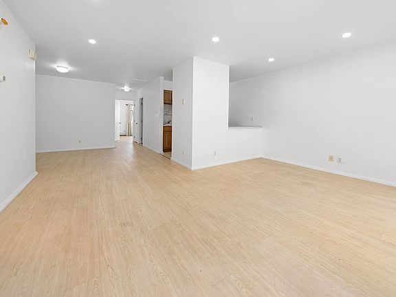 3rd image of 619 Vandalia Ave #1