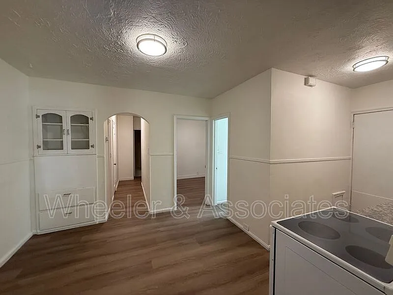 3 bed, 1.0 bath, 1300 sqft, $1,195 — Photo 4