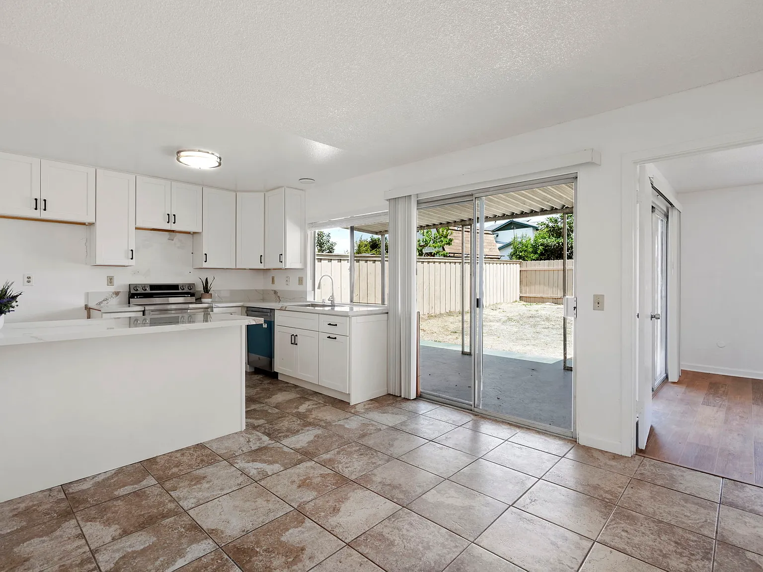 3 bed, 1248 sqft, $3,900 — Photo 4