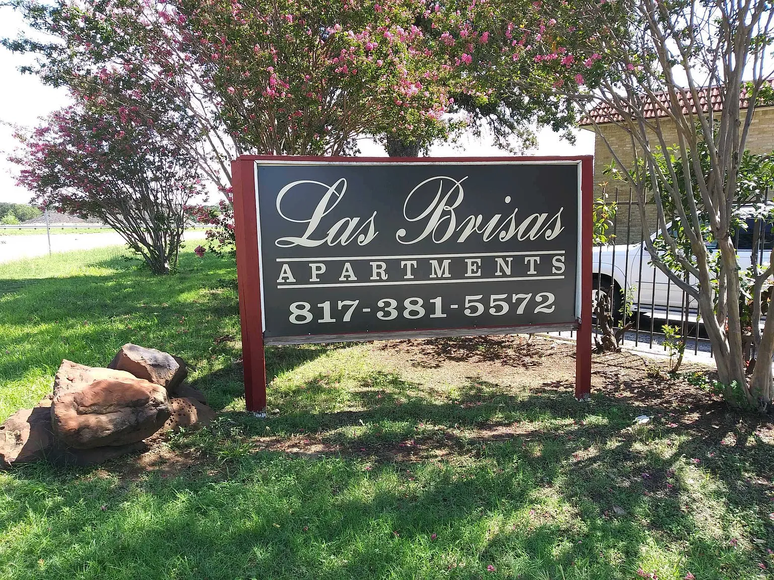 Las Brisas Apartments — Photo 2