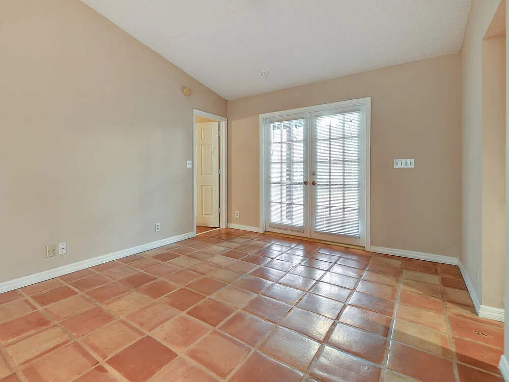 3 bed, 2.0 bath, 1979 sqft, $4,355 — Photo 2