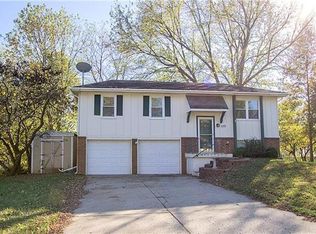 1107 Golfview Dr, Grain Valley, MO 64029