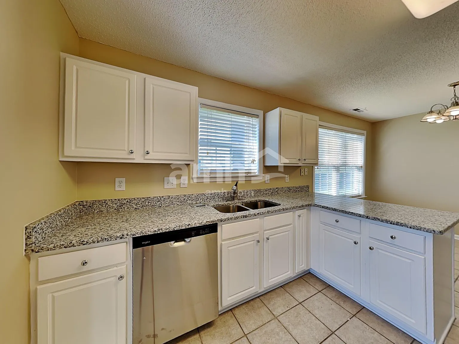 4 bed, 2.0 bath, 1805 sqft, $2,180 — Photo 3