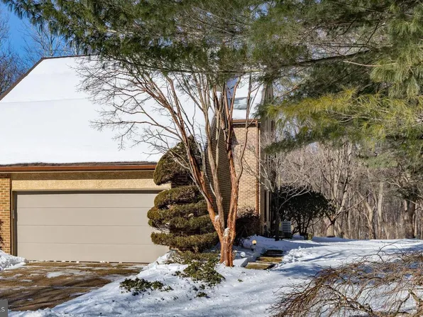 135 Falcon Ln, Wilmington, DE 19808