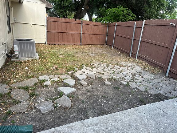 3rd image of 2414 Sunflower Dr