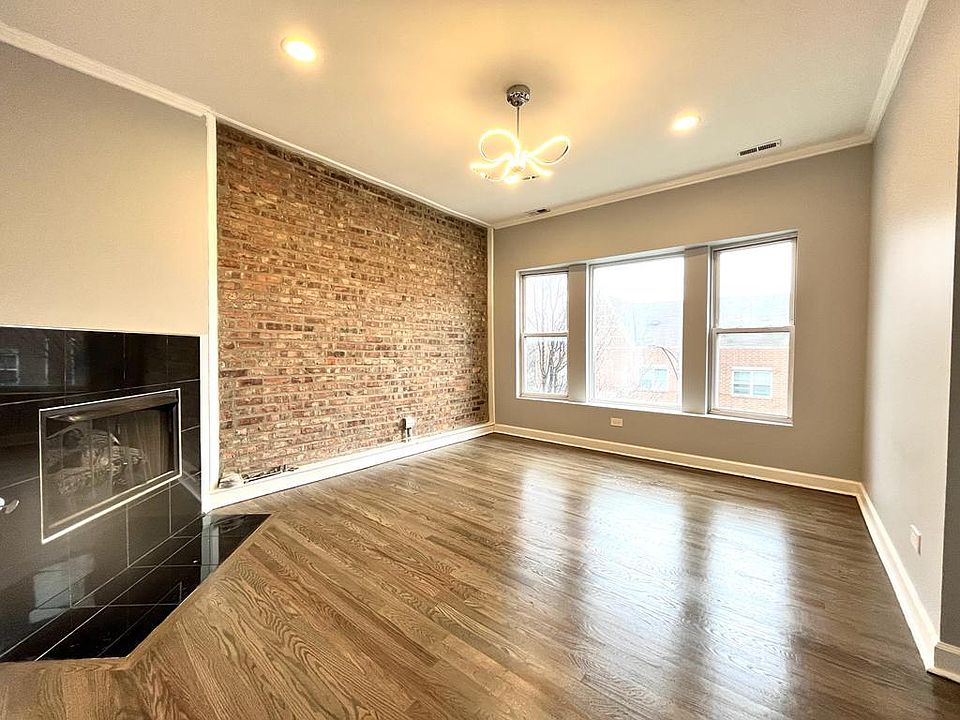 1st image of 124 E 49th St #305