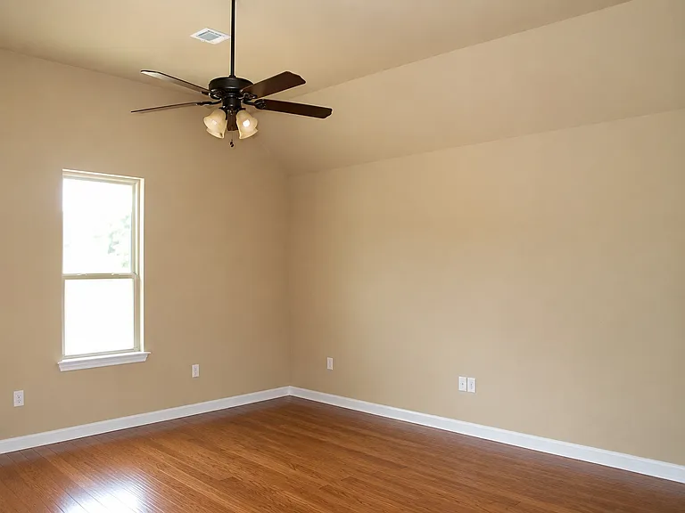 15126 Clemson Ave — Photo 6