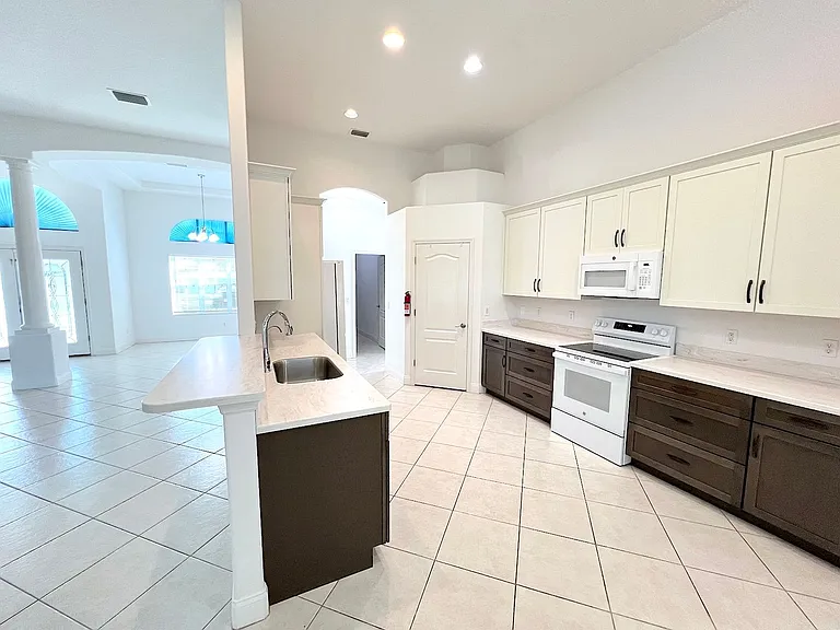 27 Empress Ln — Photo 16