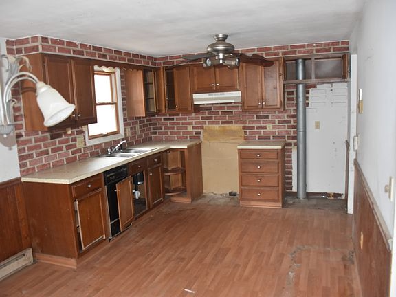 3rd image of 416 Yorkshire Blvd