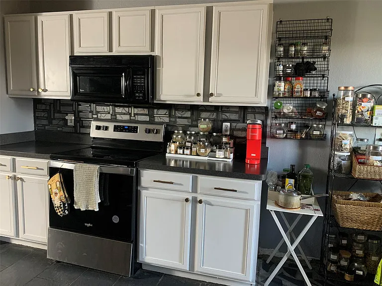 208 Dakota Ridge Dr — Photo 2
