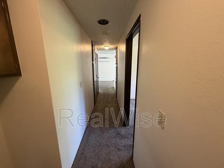 1223 NW Highland Ave #B — Photo 11