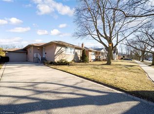 15 Shadwick Dr, Toronto, ON M9R2V6