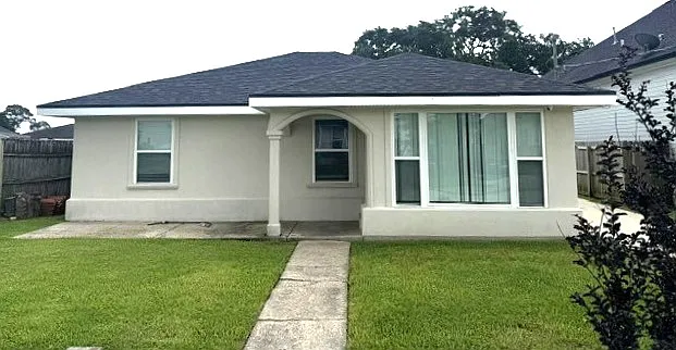 2301 Esteban St — Photo 1