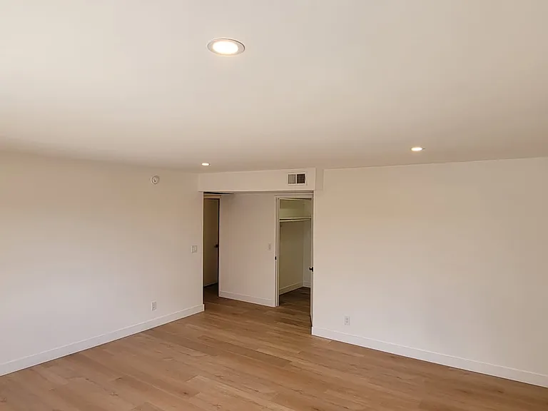 6228 Fulton Ave — Photo 7