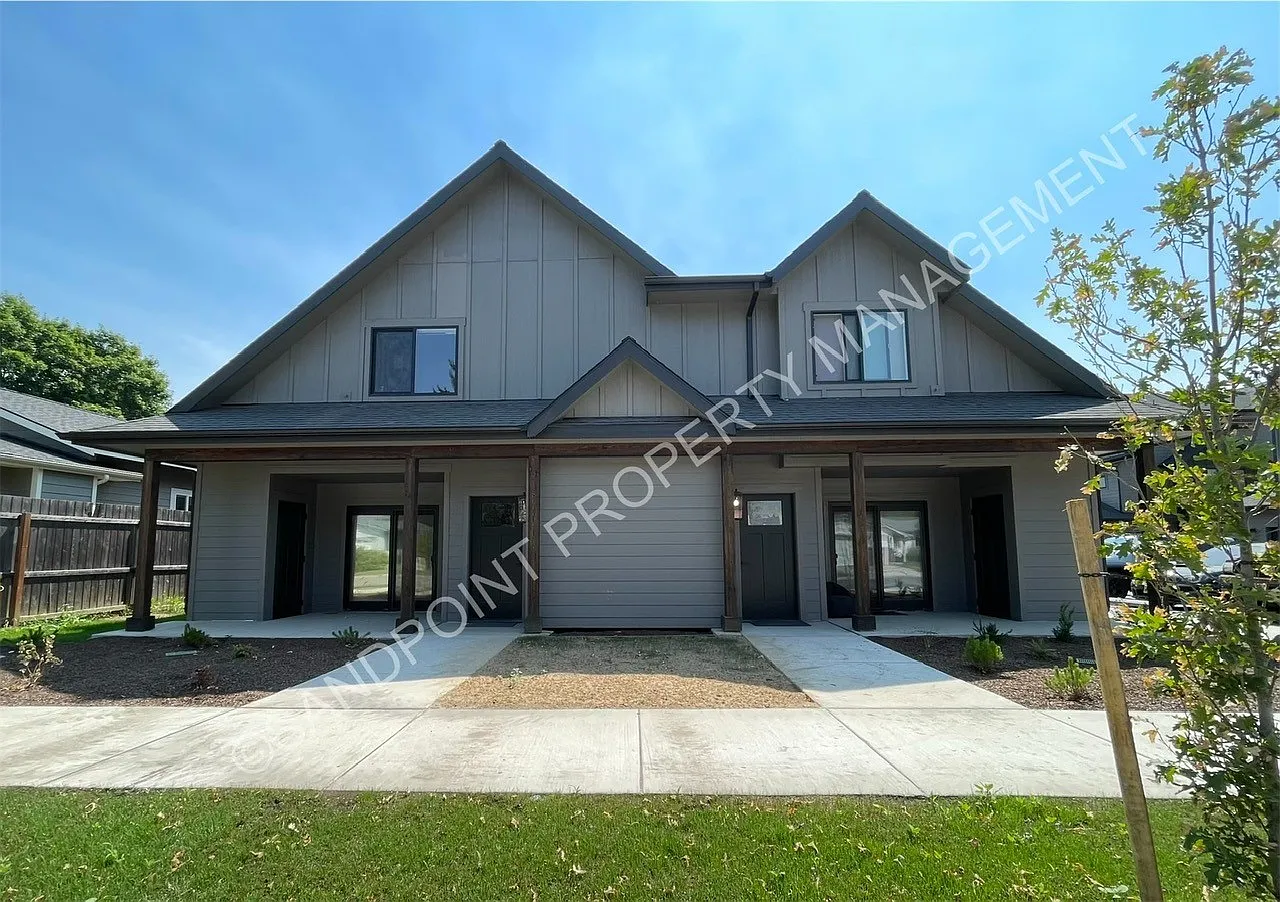 2 bed, 1.5 bath, 938 sqft, $1,795 — Photo 1