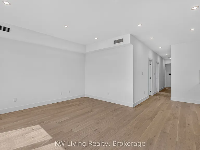 484 Westmount Ave — Photo 16
