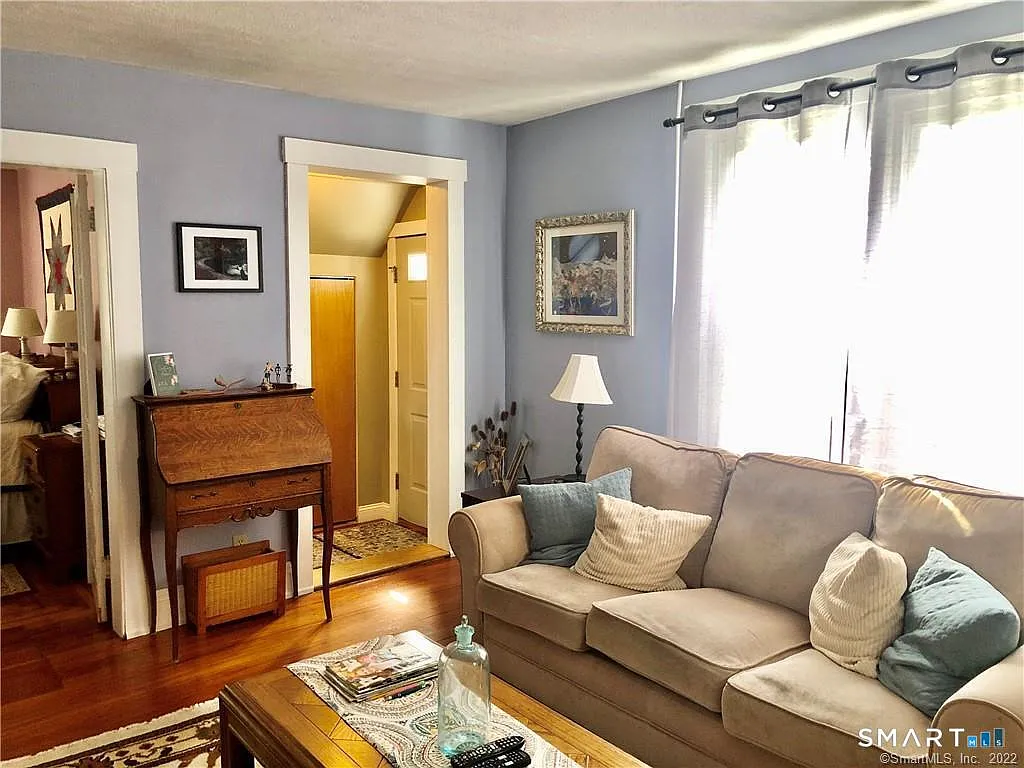 2 bed, 1.0 bath, 1674 sqft, $1,845 — Photo 3