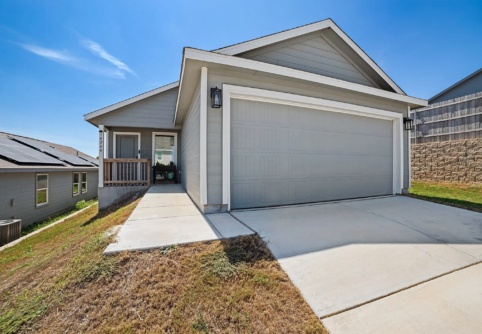 3 bed, 2.0 bath, 1402 sqft, $1,625 — Photo 1