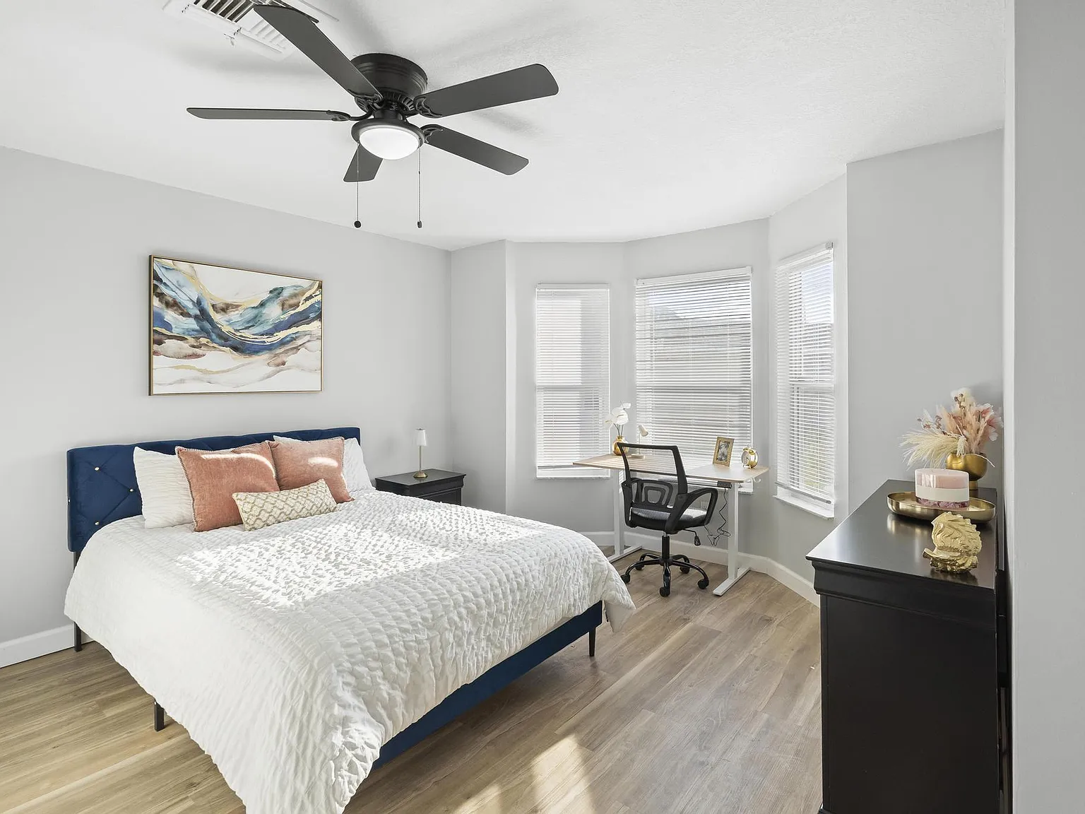 4 bed, 3.0 bath, 1716 sqft, $975 — Photo 1