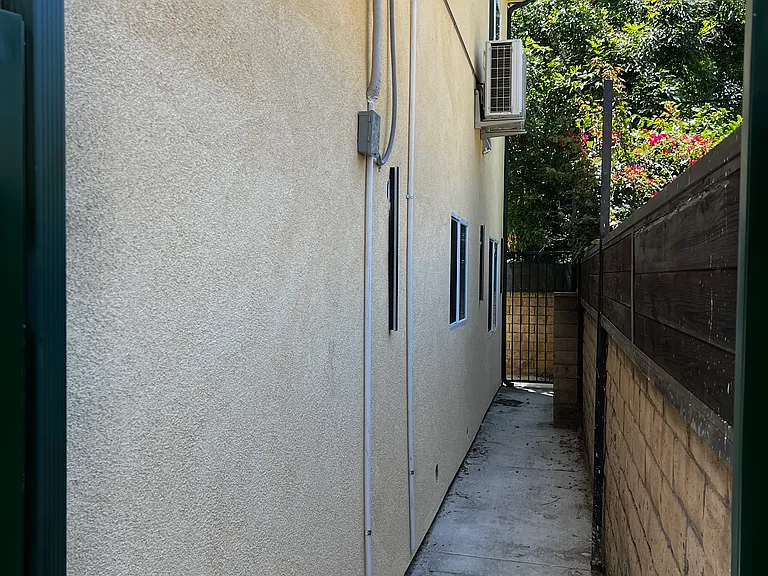 7021 Jamieson Ave — Photo 3