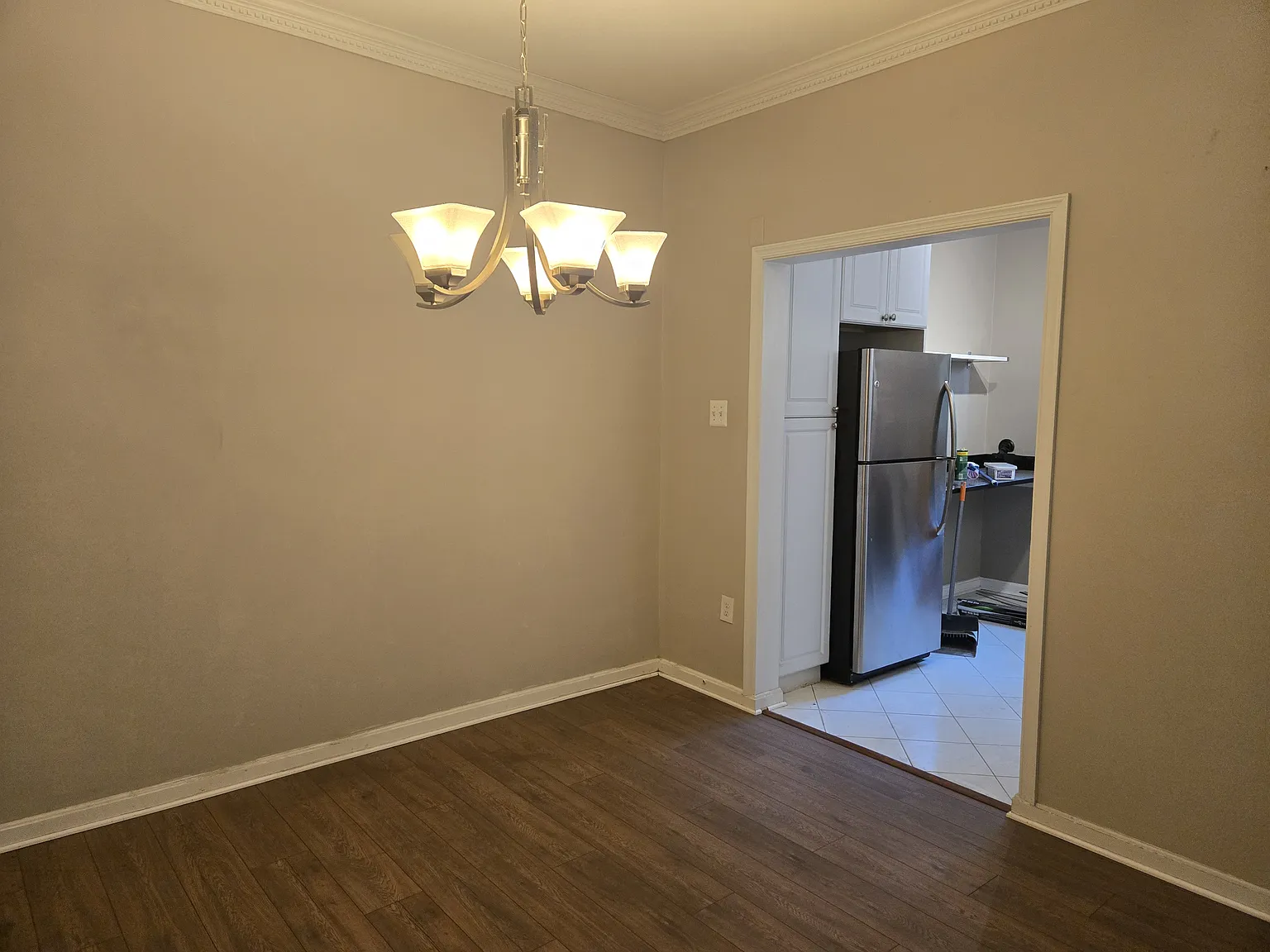 1 bed, 950 sqft, $2,050 — Photo 3