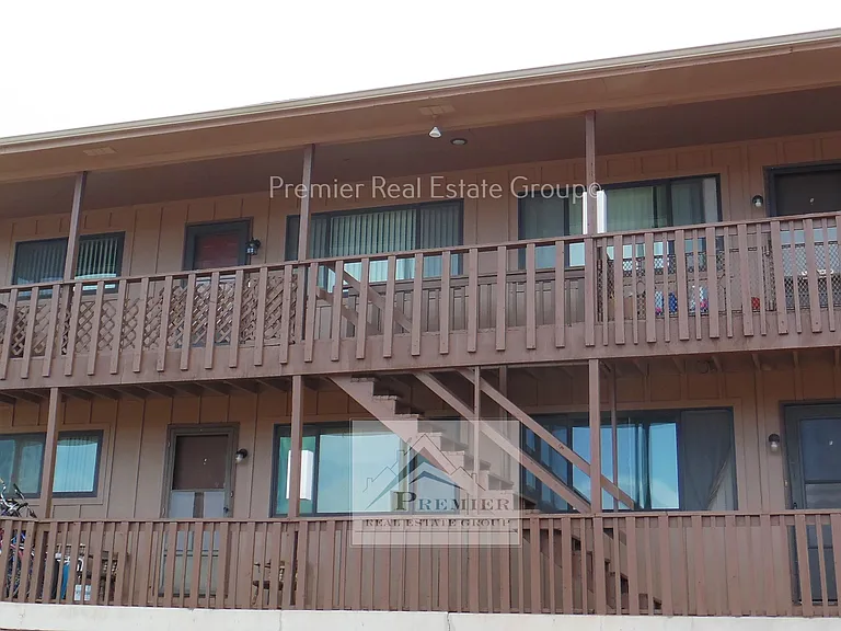 1466 Hathaway Dr #F — Photo 2