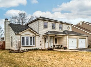 20 Garfield Ln, Streamwood, IL