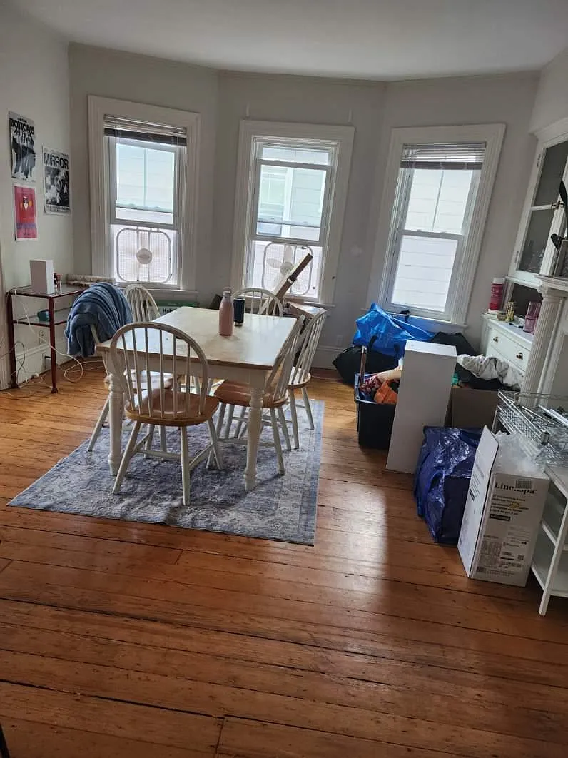 6 bed, 3000 sqft, $5,700 — Photo 3